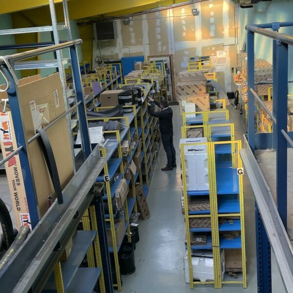 Magasin stock pièces détachées poids lourds l Channel Poids Lourds