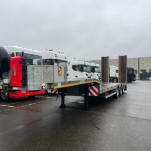 Porte engins 3 essieux directionnels et extensible MAX TRAILER à VENDRE ou à LOUER